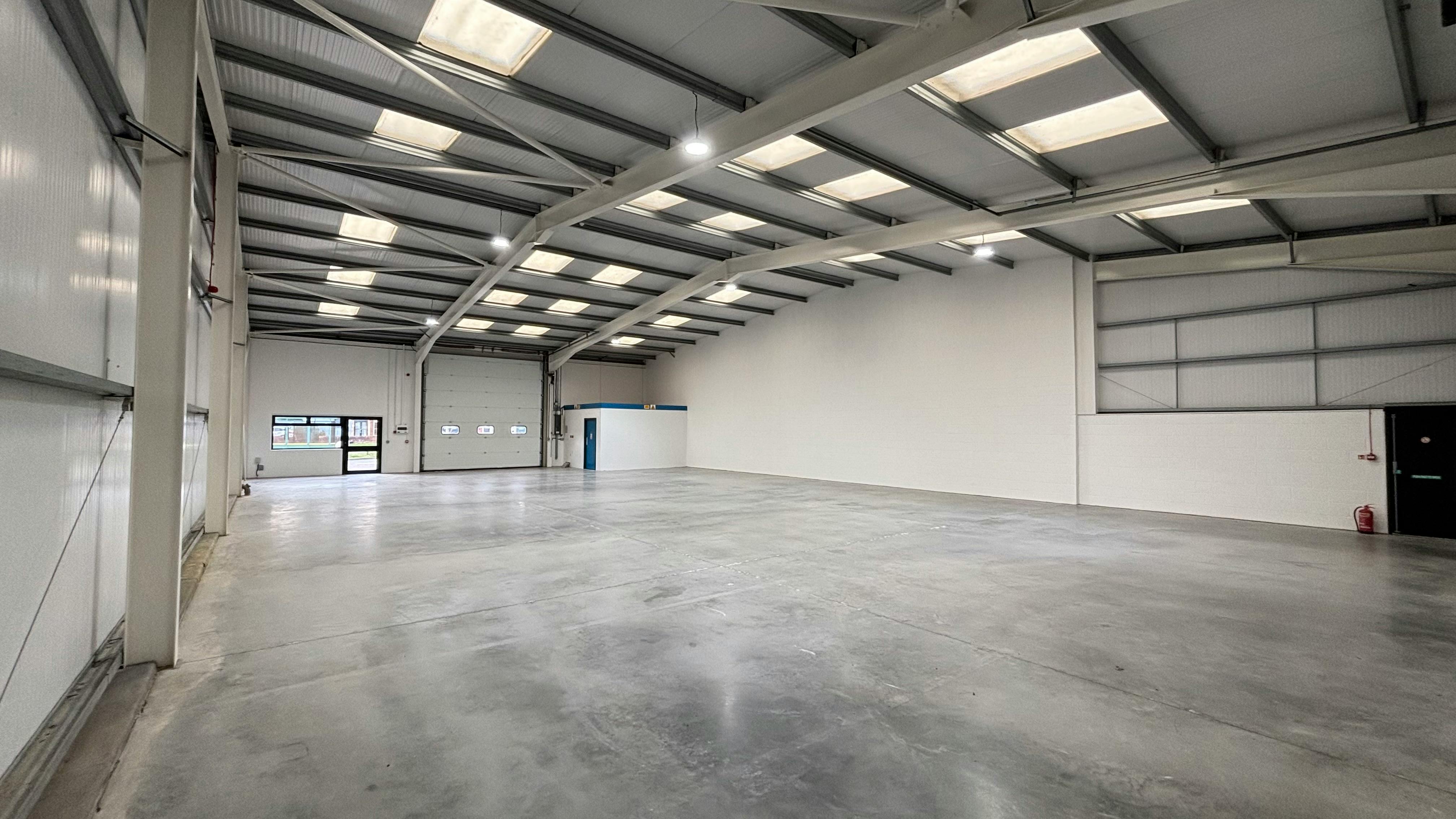 Industrial Unit in Basingstoke - photo 3