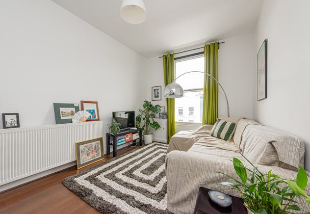 136 Holloway Road, Finsbury Park For Sale - 4.jpg