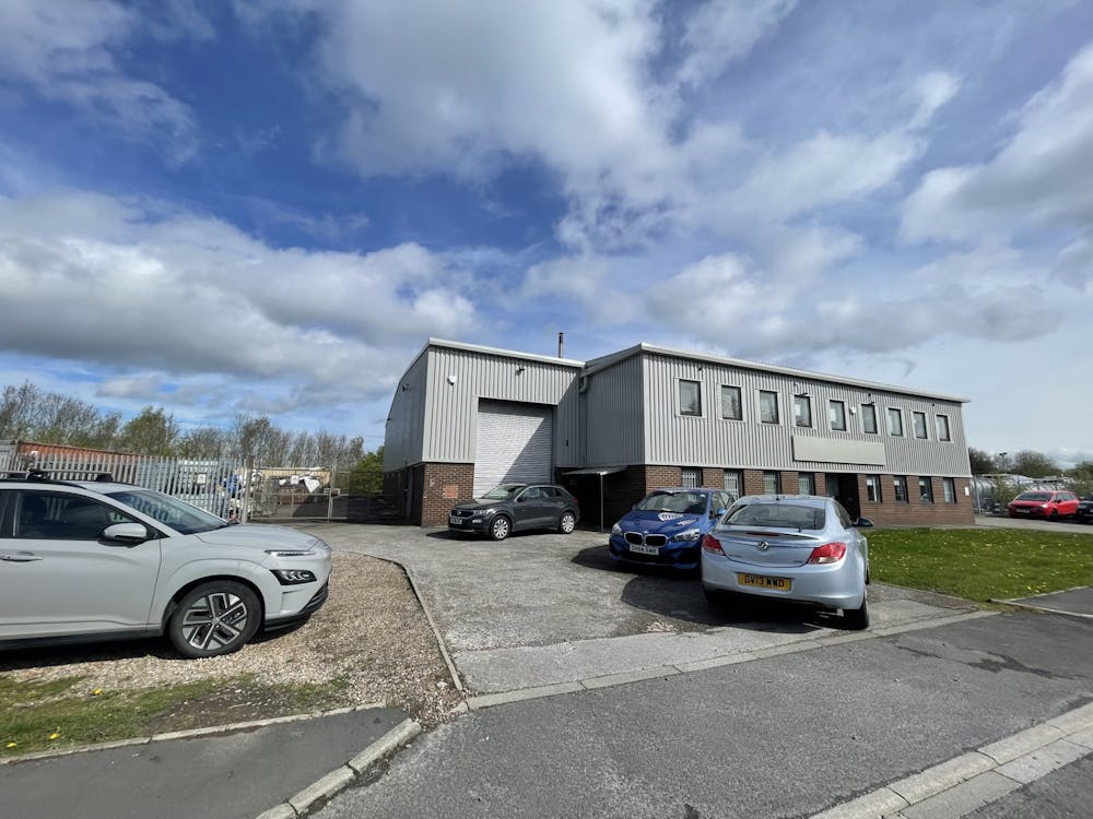 Supreme House, Leeds, Industrial/Logistics To Let - Supreme House side left.jpg