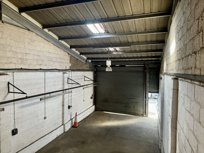 Unit B6, Egham, Warehouse & Industrial To Let / For Sale - IMG_1885.jpg