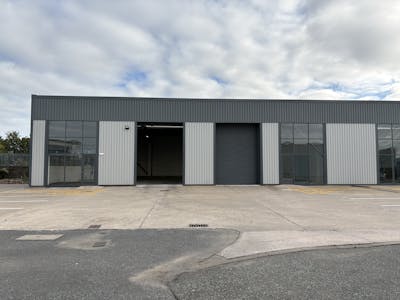 Units 18-20, Severnside Trading Estate, Textilose Road, Manchester, Industrial To Let - IMG_0880.JPG