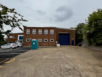 Unit 8 Walter Lawrence Trading Estate, Brewers Hill Road, Dunstable, LU6 1BD