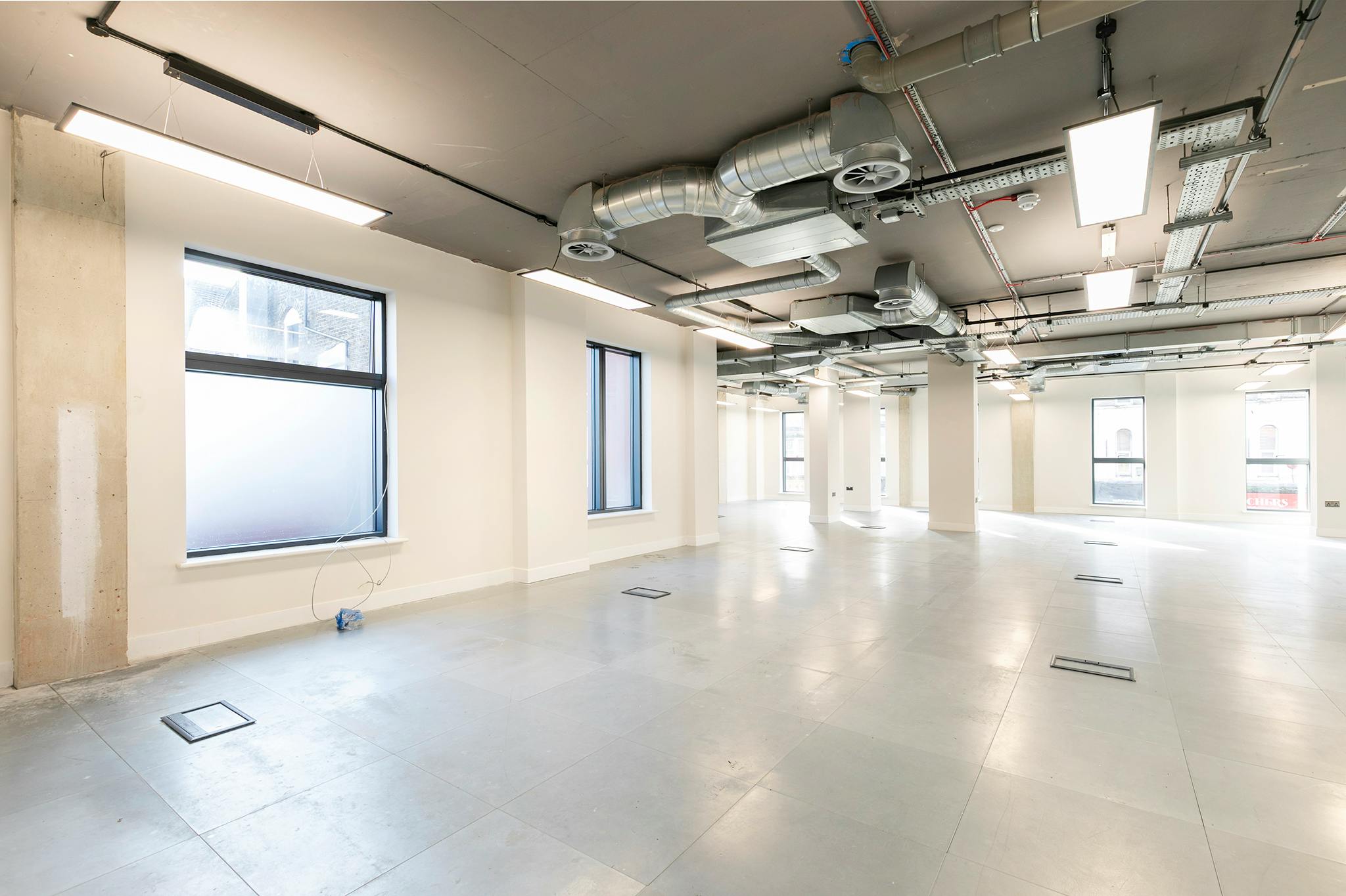 Retail/Shop in London - photo 3