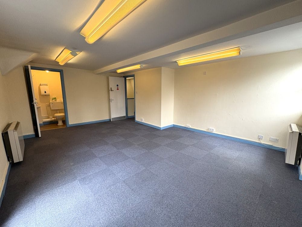 First & Second Floor Offices, Banbury, Office To Let - image00005.jpg