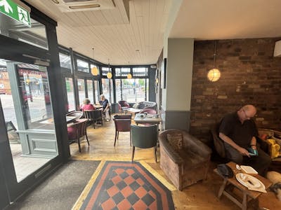 38 Market Street, Eastleigh, Cafe (A1) / Investment For Sale - IMG_7771.JPEG