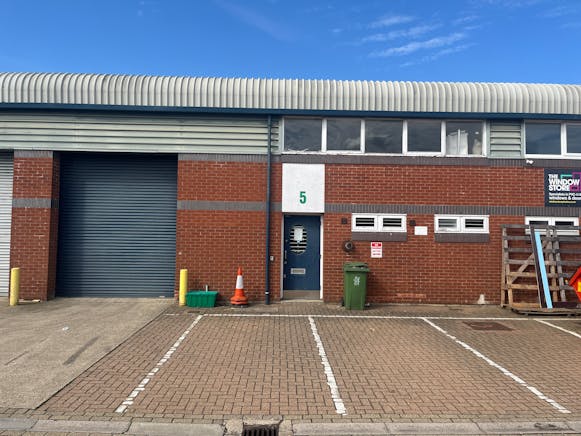 Unit 5 Vale Industrial Centre, Southern Road, Aylesbury, Industrial / Industrial To Let - IMG_5200.JPEG