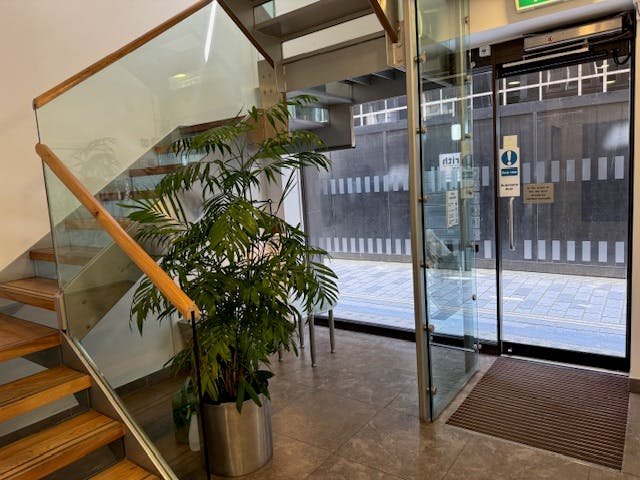 130 Fleet Street, London, Offices To Let - Gnd entrance hall