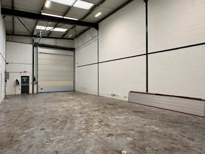 Unit 5, Inwood Business Centre, Hounslow, Industrial / Warehouse To Let - IMG_7831.JPEG