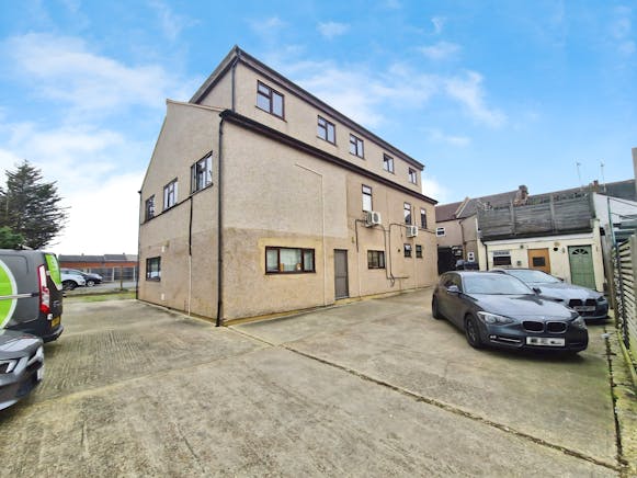 103-105 High Road, Benfleet, Office To Let - 3fbe1ec3WhatsApp 20Image 2020250311 20at 20151115_39c2388d.jpg