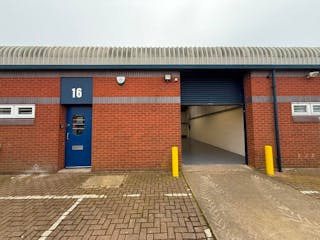 Unit 16, Vale Industrial Centre, Aylesbury, Industrial To Let - IMG_7238.JPG
