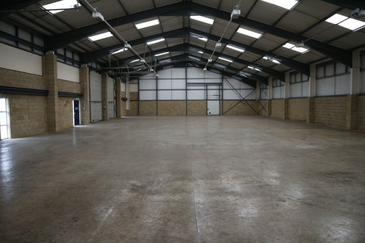 Meadow View Court, Reading, Industrial / Warehouse To Let - Cardiff Road 199213 Warehouse 2.JPG