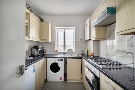 20 North Parade, Edgware, Residential / Retail For Sale - 1312224146855896d2a248ARW8.jpg