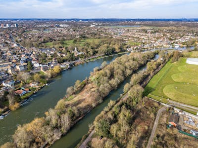 Sunbury Lock Island Boatyard, Towpath, Walton-on-Thames, Land / New Build / Marine To Let - Sunbury Lock Boatyard 12.jpg
