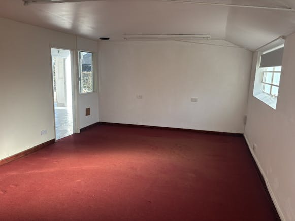 4 Pinkneys Farm, Maidenhead, Industrial To Let - IMG_7530.JPEG