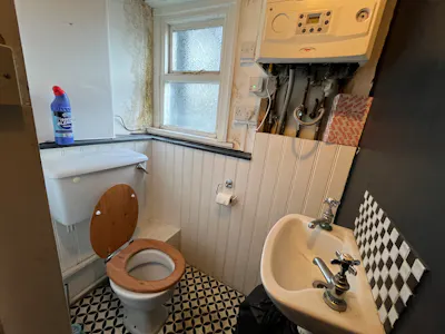 1 Torr Street, Buxton, Retail To Let - 1st Floor - WC