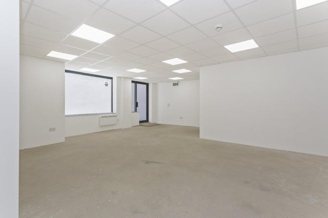 Prominent Unit, 21a Buckingham Street, Aylesbury, Retail To Let - Photo 8