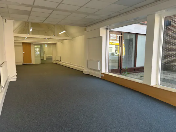 10-12 Denmark Street, Wokingham, Offices / Retail To Let - 13.jpg