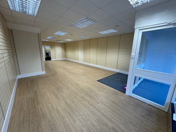 14 The Willows, Wickford, Retail To Let - WhatsApp Image 2024-12-10 at 11.30.02_02a9da6a.jpg