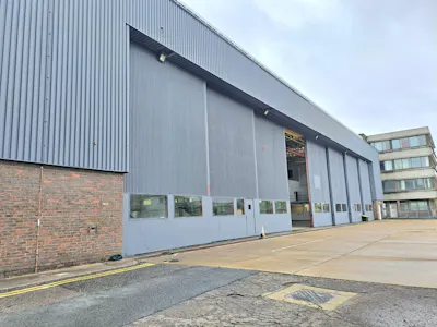 Iain Stewart Centre, Beehive Ring Road, Gatwick, Industrial / Warehouse To Let - 20260608_140426.jpg