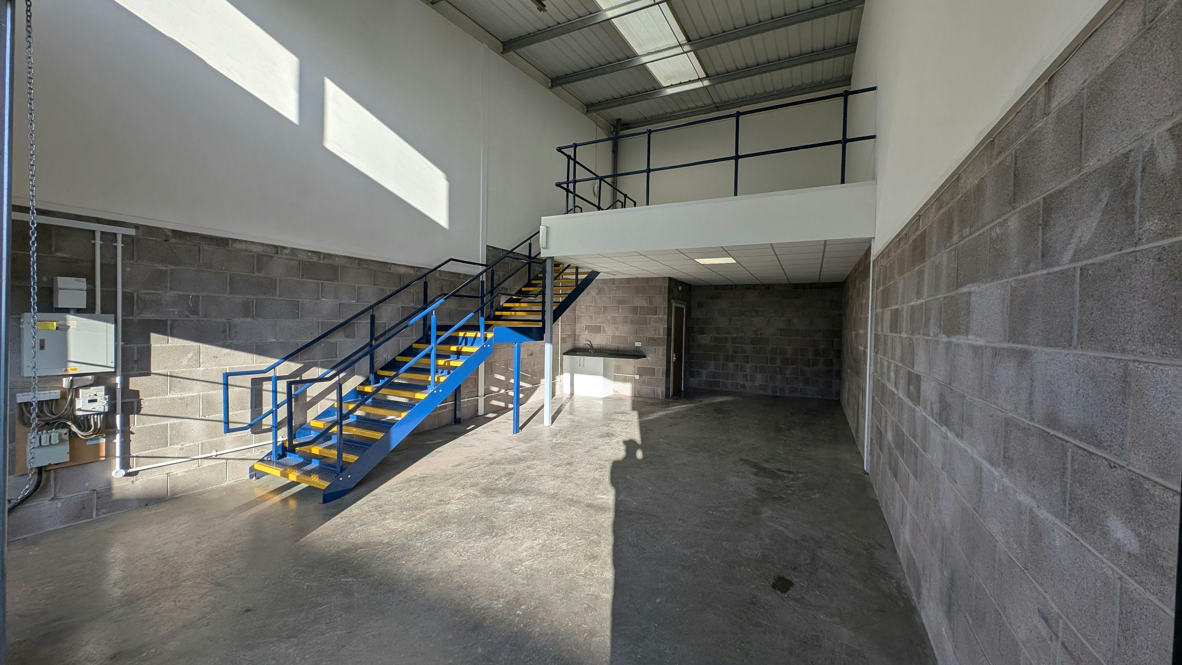 Industrial Unit in Southampton - photo 3