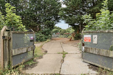 Former Meals On Wheels Depot, South Ockendon, Open Storage For Sale - 132866296880cd366e421.JPG