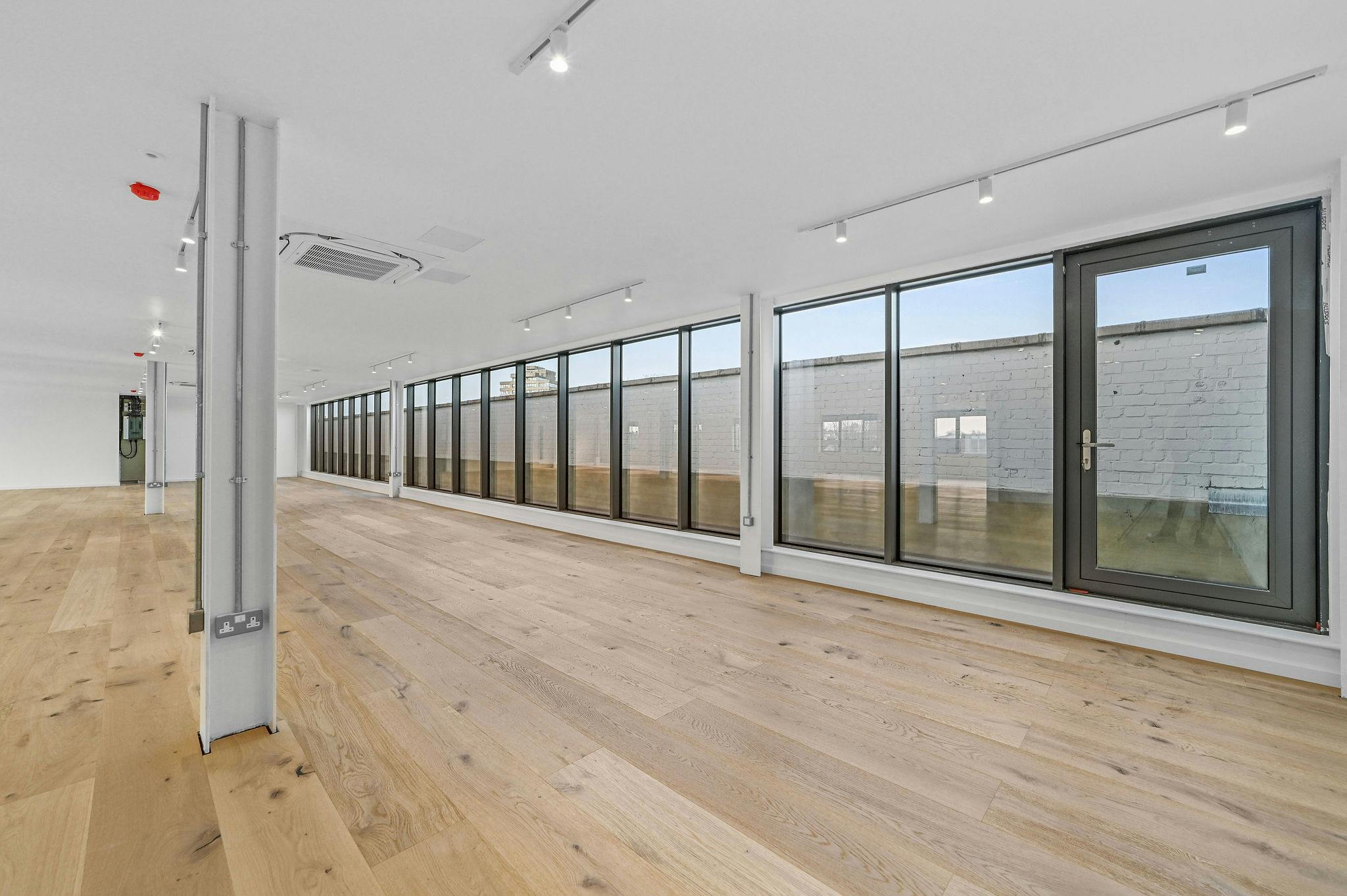 Office in London - photo 3