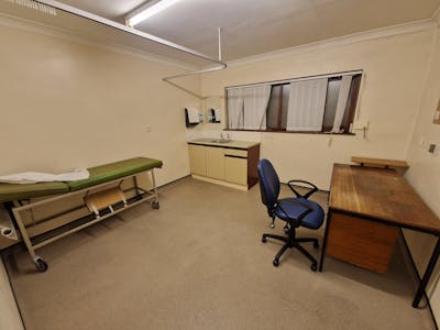 1 Wootton Street, Portsmouth, Healthcare / Office To Let - 20260420_152724.jpg