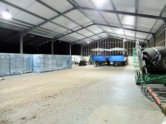 The Straw Barn & Hay Barn, Mount Farm, Cookham Dean, Industrial To Let - Internal 1.JPG