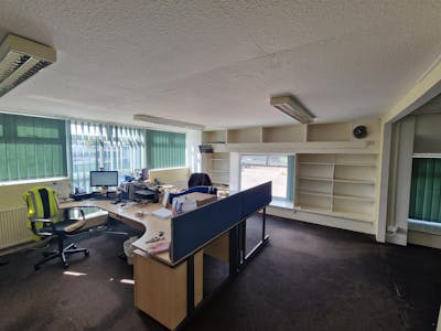 Oak House, Stockport, Industrial/Logistics / Land / Open Storage To Let - 20250827_104502.jpg