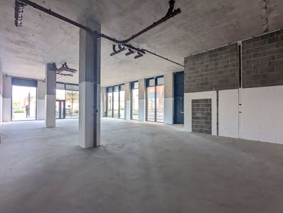 Retail Units at South Oxhey Central Development, 34 Prestwick Road, Watford, Retail To Let - PXL_20260326_123119017.jpg