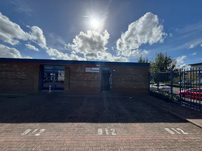 912 Yeovil Road, Slough, Industrial/Logistics To Let - IMG_0154.jpeg