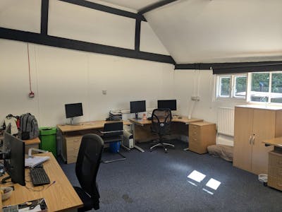 Estate Workshops, Albury Estate, Guildford, D1 (Non Residential Institutions) / D2 (Assembly and Leisure) / Leisure / Office To Let - PXL_20240813_150247347MP.jpg