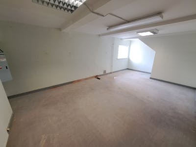 35 High Street, Biggleswade, Office / Retail To Let / For Sale - 20260410_105907.jpg