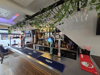 1 Milnrow Road, Oldham, Bar / Club To Let - Bar