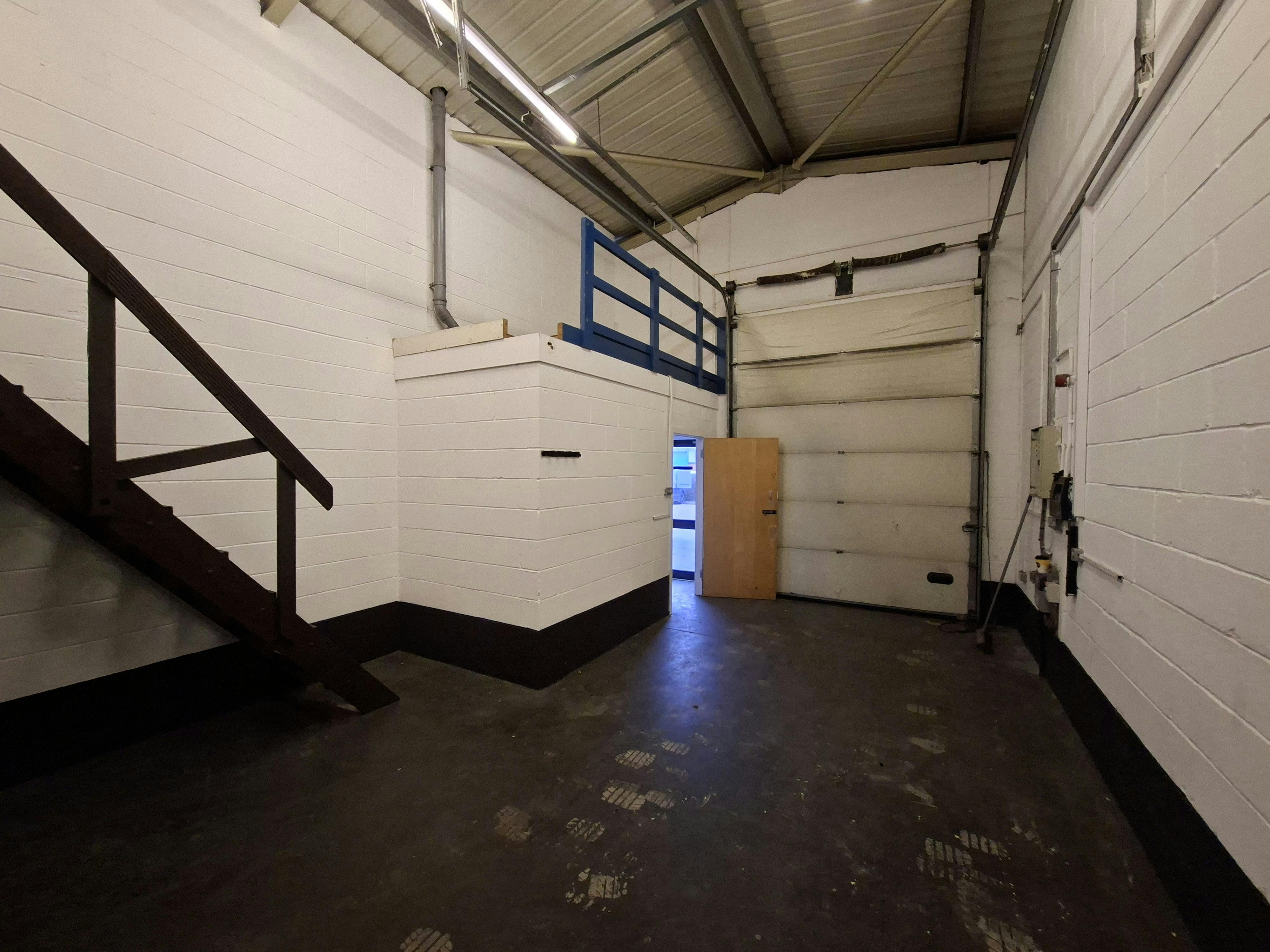 Industrial Unit in Newark - photo 3