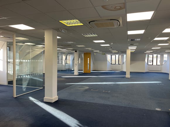 5 Chalfont Court, Amersham, Offices To Let - IMG_8520.JPG