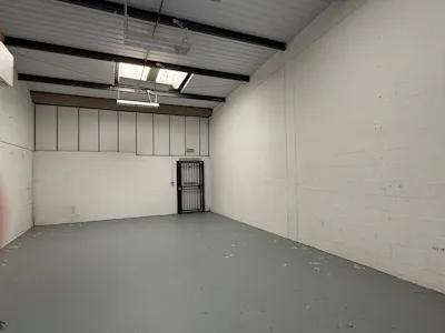 Unit 5 River Ray Industrial Estate, Barnfield Road, Swindon, Industrial / Warehouse To Let - 2.jpg
