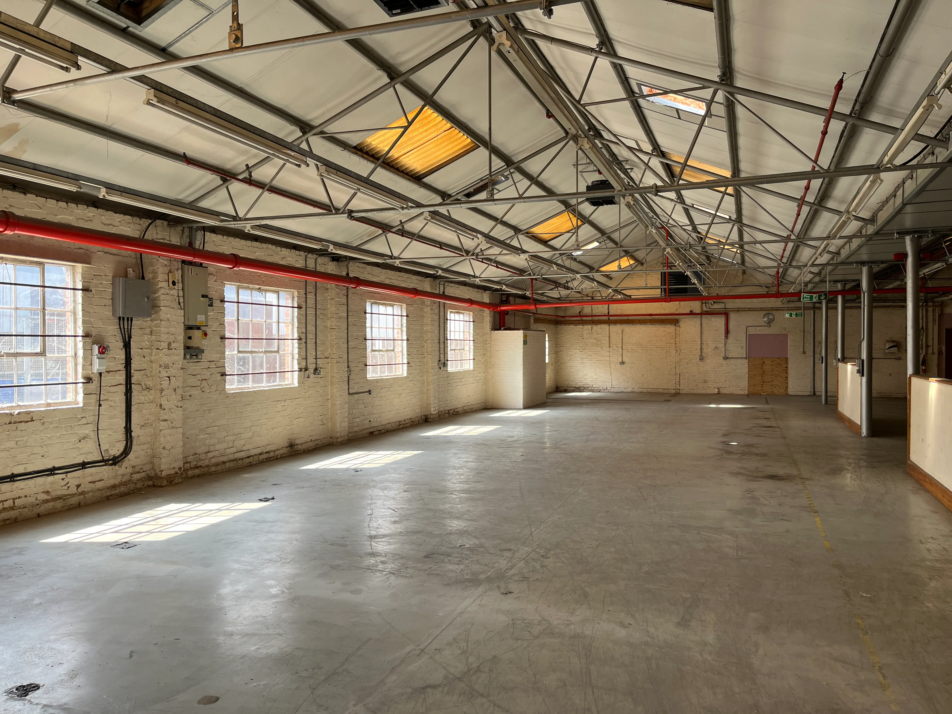 Unit 2, High Wycombe, Industrial To Let - 20260826_115854249_iOS.jpg