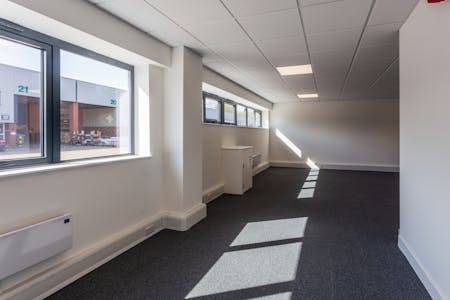 Unit 14, Stocklake Park Industrial Estate, Aylesbury, Industrial To Let - HLP_R_250414_5136.jpg