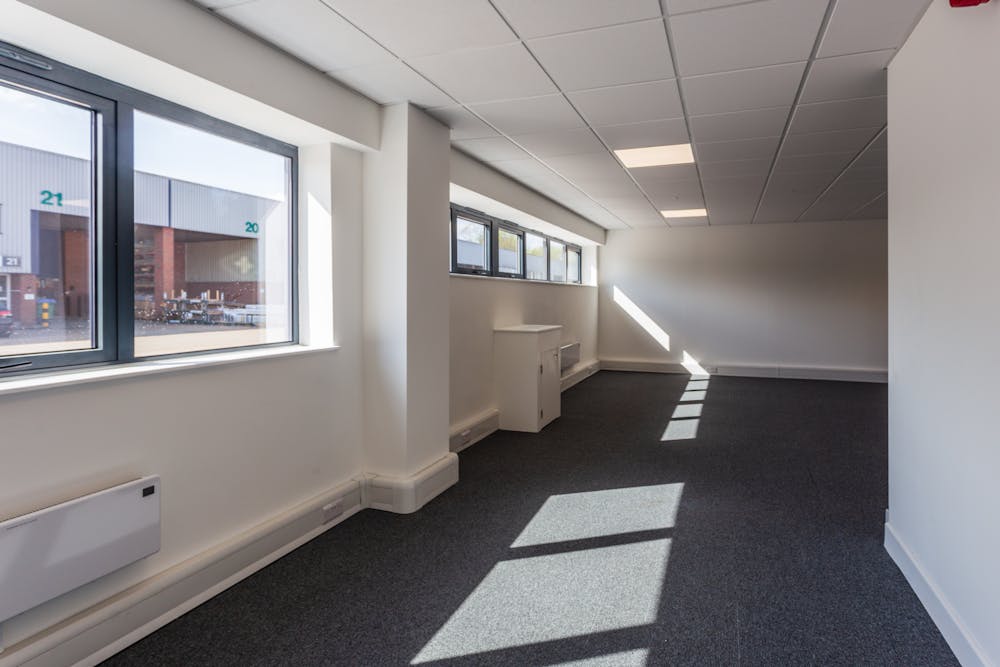 Unit 14, Stocklake Park Industrial Estate, Aylesbury, Industrial To Let - HLP_R_250414_5136.jpg