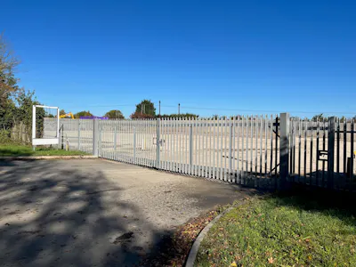 Turnpike Road, Blunsdon, Swindon, Land To Let - Yard Blunsdon Fence  Gate 001.jpg