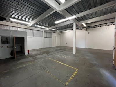 Unit 34 Orbital 25, Watford, Warehouse To Let / For Sale - internal warehouse 1.jpg