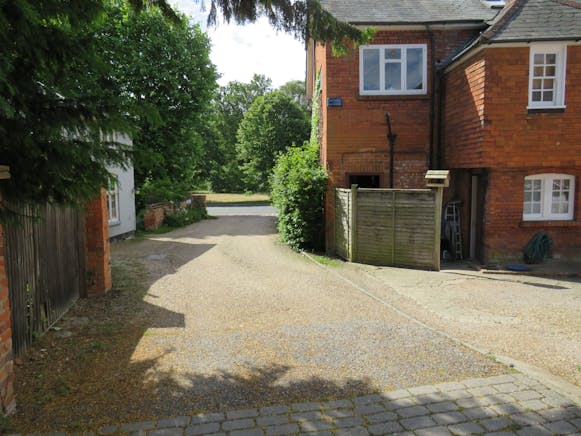 Red House, High Street, Hook, Retail To Let - IMG_1209.JPG
