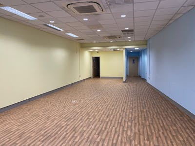 23 Cowell Street, Llanelli, Retail To Let - Int2.jpg