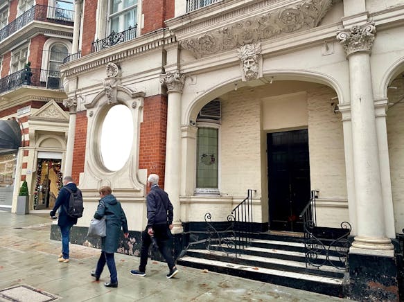 Retail / Cafe / Grab & Go Opportunity, 116A Knightsbridge, London To Let - 116 Knightsbridge  Vinyl removed 2.jpg