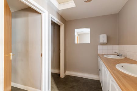 Showroom / Warehouse unit, 4-12 Kempson Close, Aylesbury, E (Commercial / Business / Service) / Industrial / Retail To Let - 101955_4-12-Kempson-Close-Gatehouse-Way (39).jpg