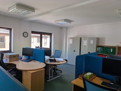 Studley Court, Guildford Road, Chobham, Office To Let - PXL_20260420_103543502.MP.jpg
