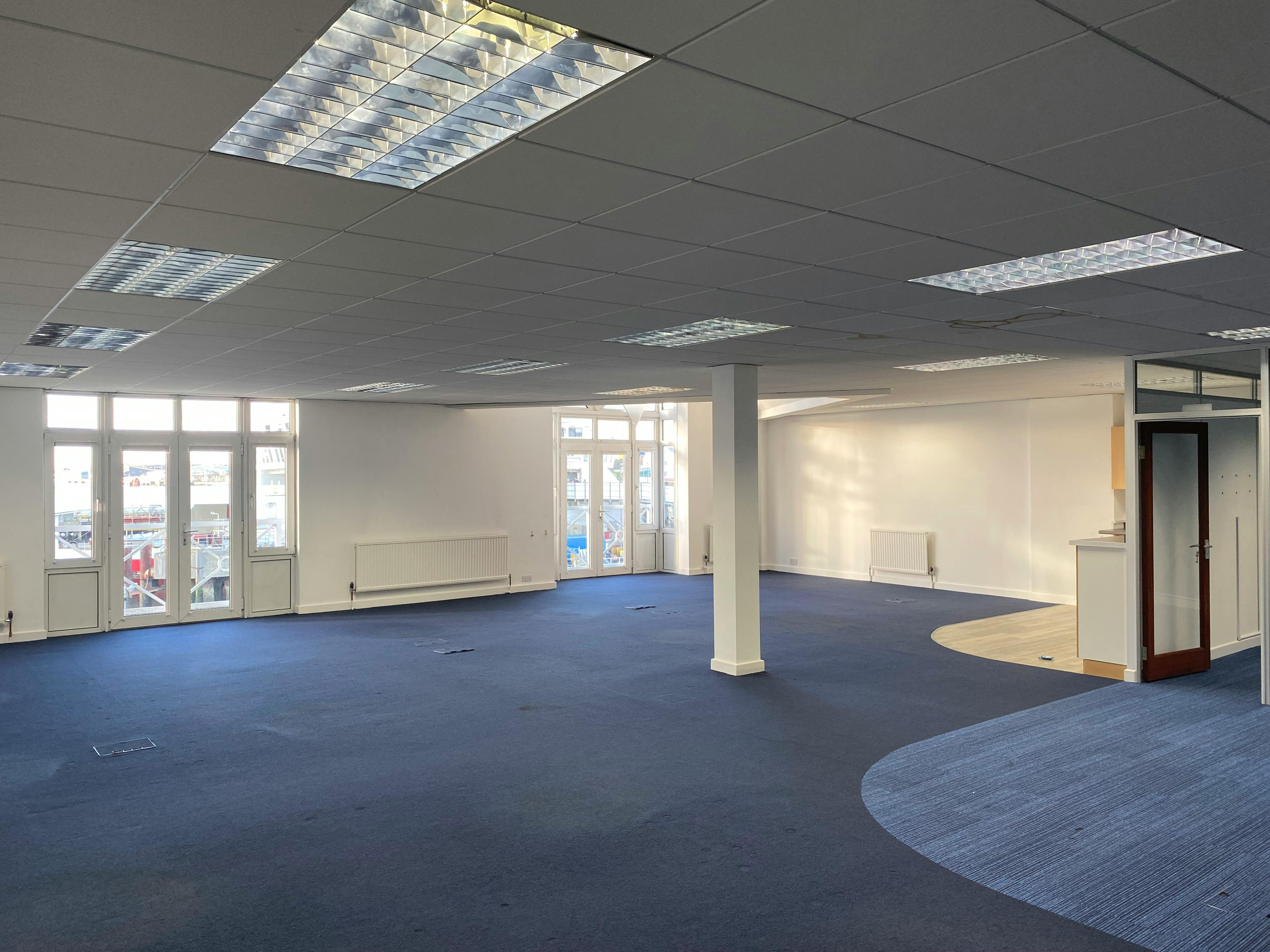 Office in Southampton - photo 2