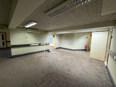 5 The Square, Petersfield, Office / Retail To Let / For Sale - Photo 06-03-2026, 11 18 14.jpg