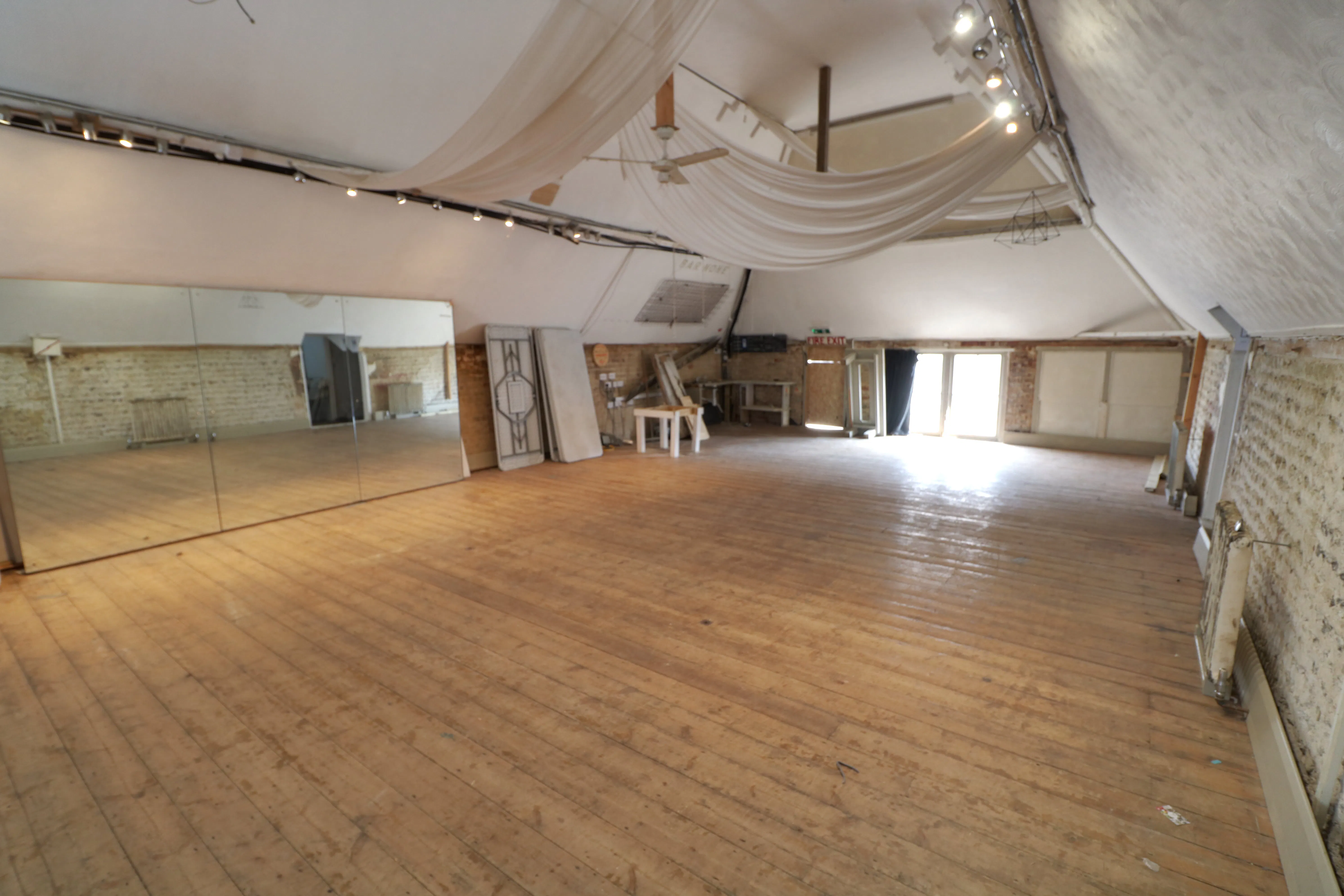 20 West Street, Shoreham-by-Sea, Office / Retail To Let - Main space 1.jpg